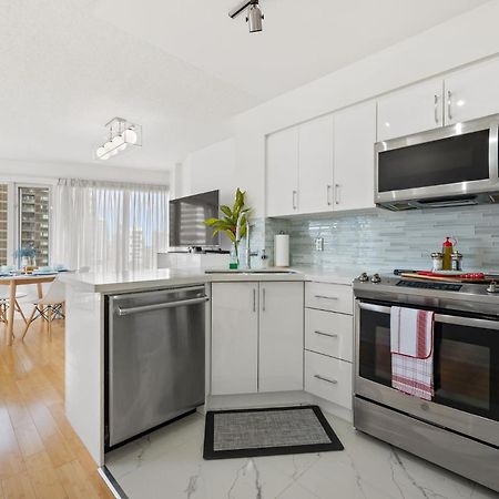 Modern 2-Bedroom Condo W Floor To Ceiling Windows Toronto Eksteriør billede