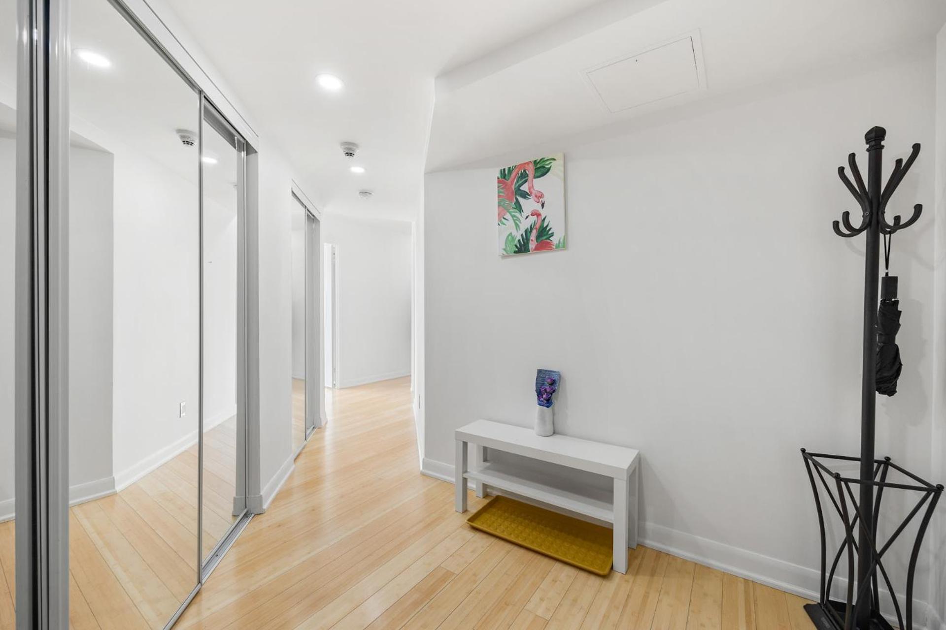 Modern 2-Bedroom Condo W Floor To Ceiling Windows Toronto Eksteriør billede