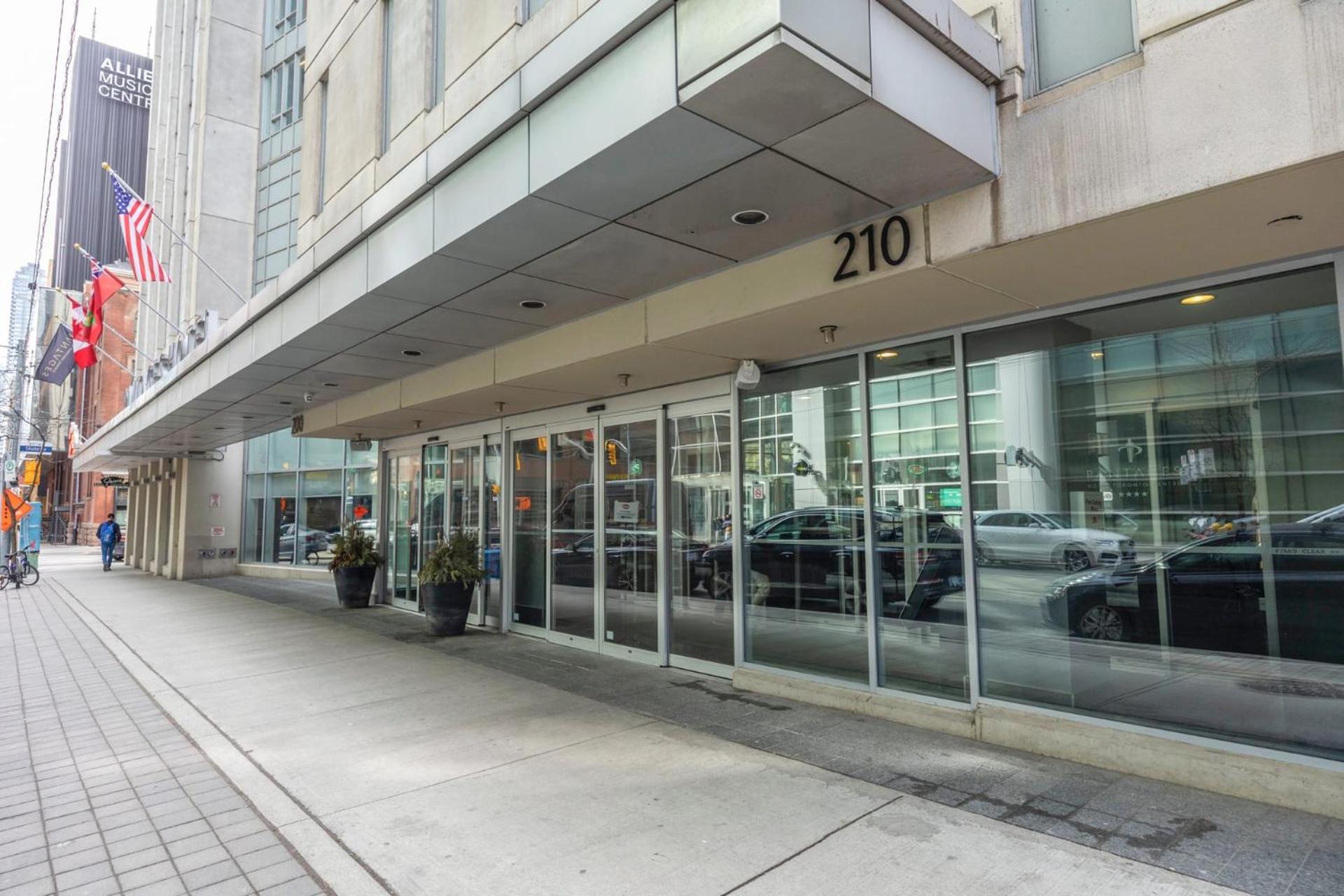 Modern 2-Bedroom Condo W Floor To Ceiling Windows Toronto Eksteriør billede