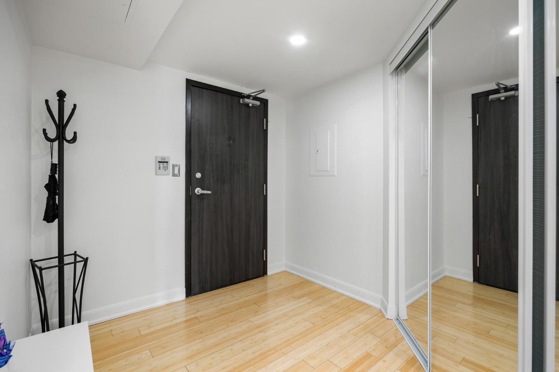 Modern 2-Bedroom Condo W Floor To Ceiling Windows Toronto Eksteriør billede