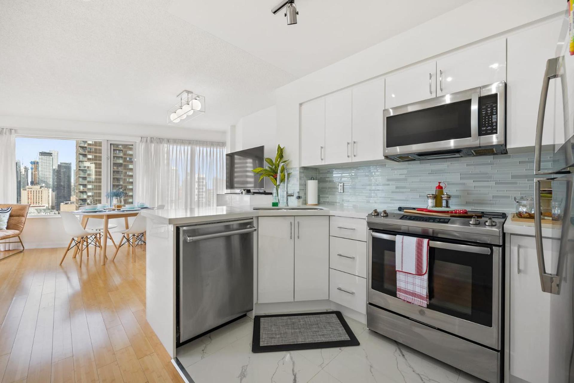 Modern 2-Bedroom Condo W Floor To Ceiling Windows Toronto Eksteriør billede