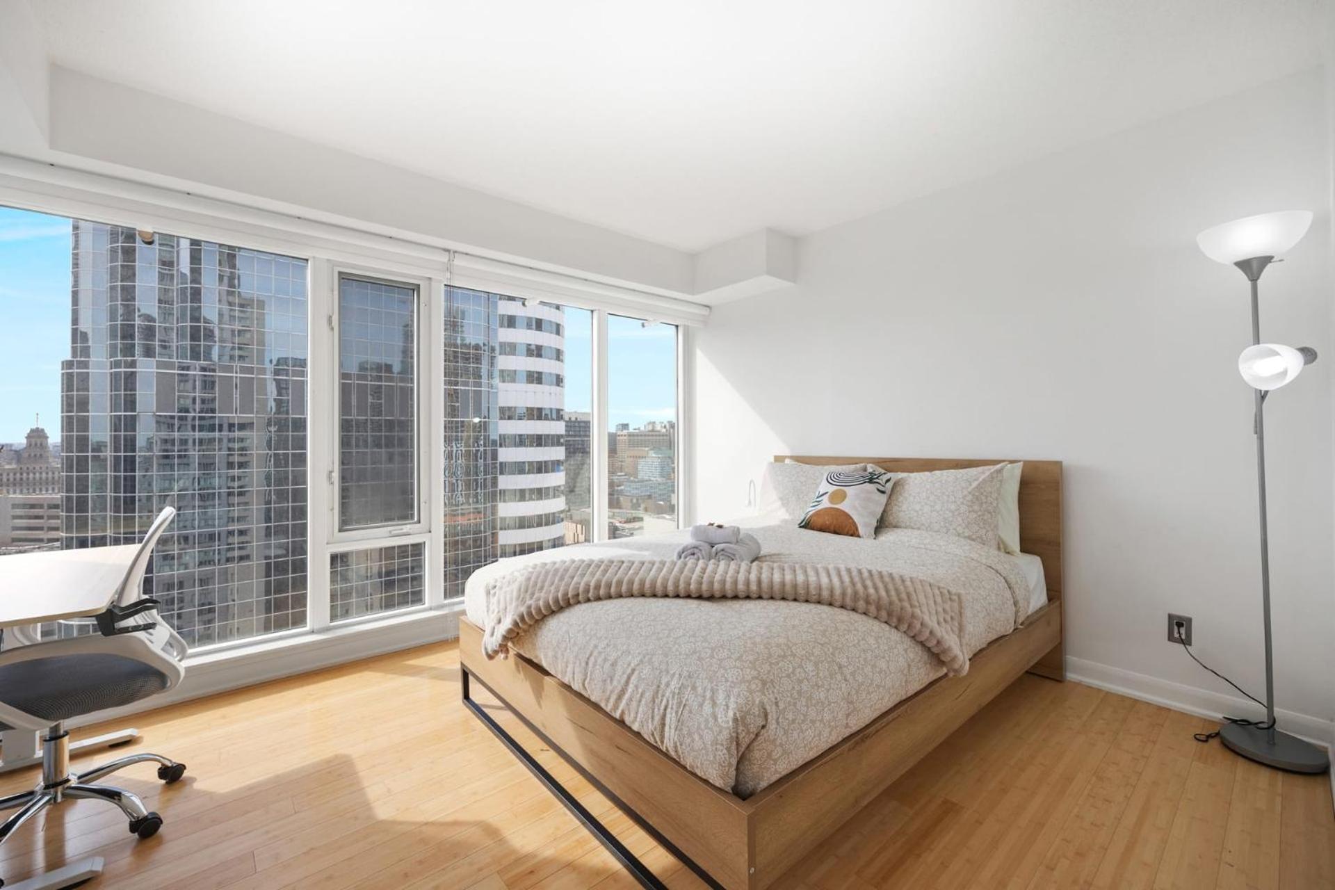 Modern 2-Bedroom Condo W Floor To Ceiling Windows Toronto Eksteriør billede