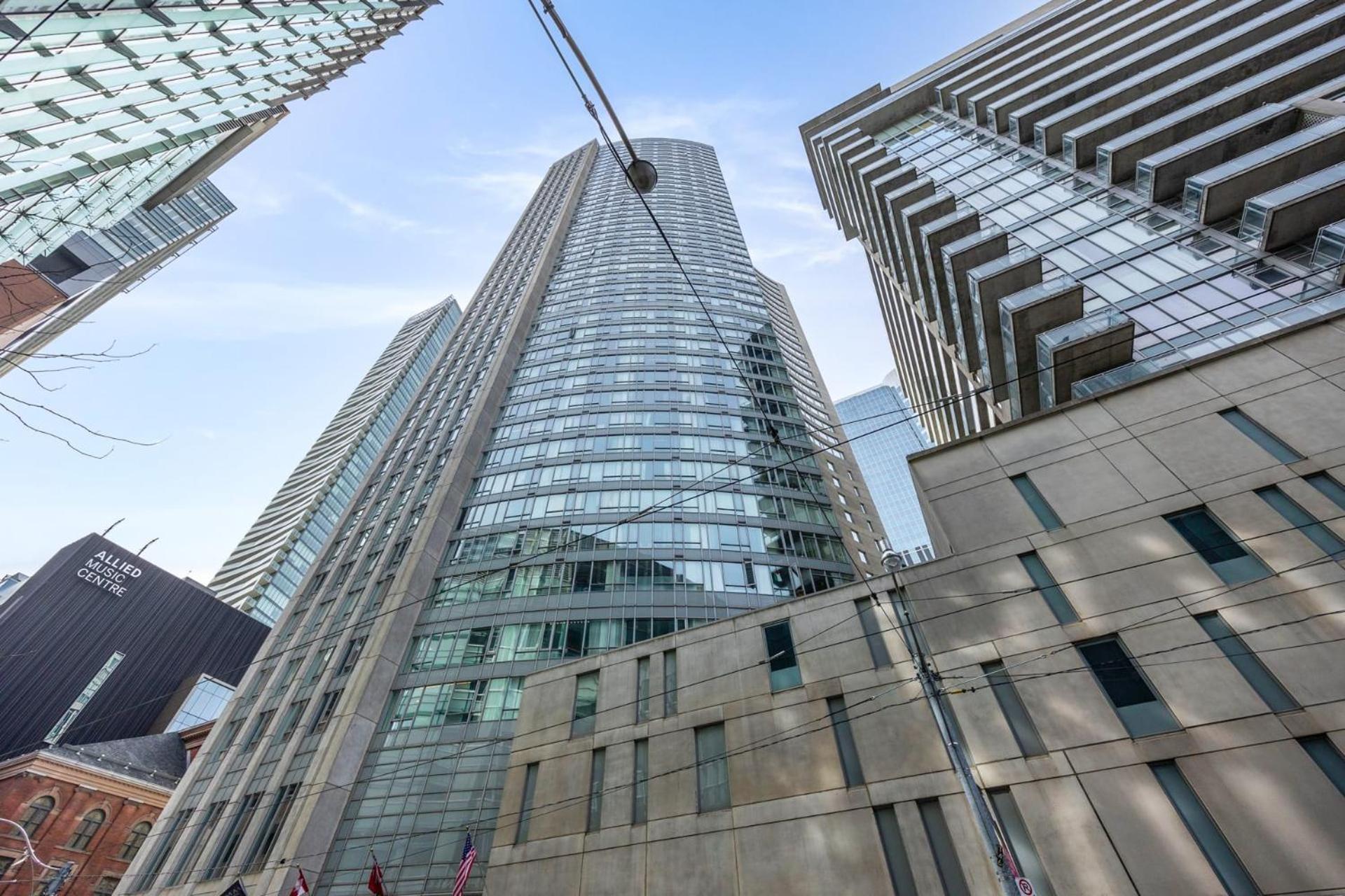 Modern 2-Bedroom Condo W Floor To Ceiling Windows Toronto Eksteriør billede