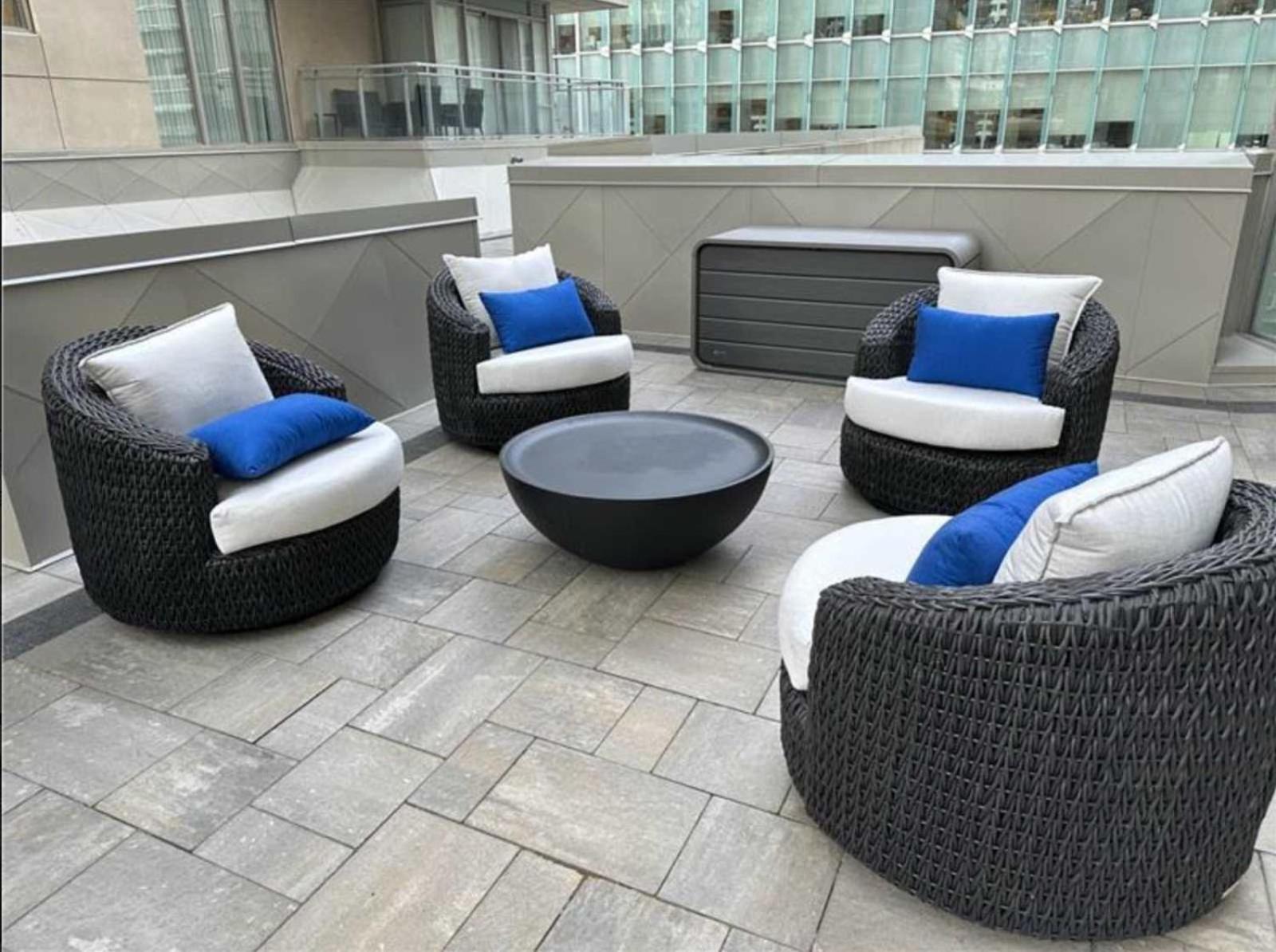 Modern 2-Bedroom Condo W Floor To Ceiling Windows Toronto Eksteriør billede